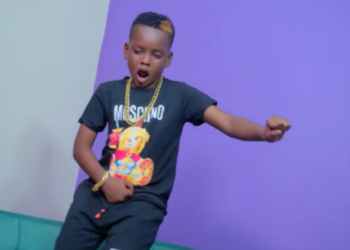 “Qui a fait des Bêtises” : King Abdoulaye enchaîne avec un nouveau clip vidéo !