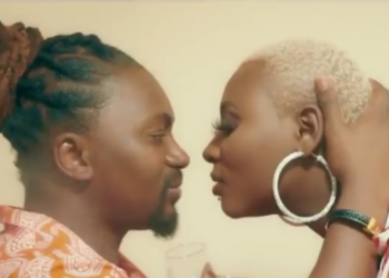 “N’Djouri” : Yama Sega & Azaya se dévorent des yeux dans un clip vidéo !