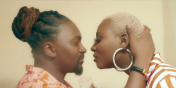 “N’Djouri” : Yama Sega & Azaya se dévorent des yeux dans un clip vidéo !