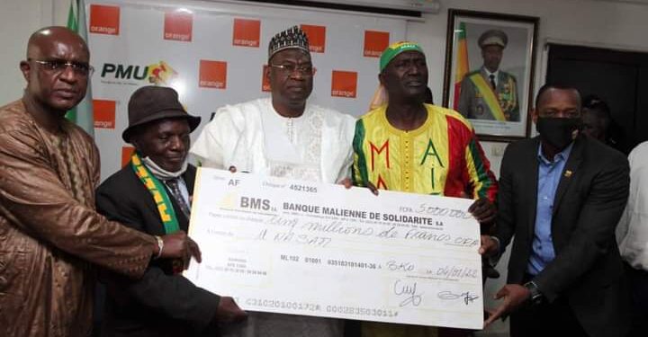 Des journalistes et supporteurs des Eagles du Mali, bénéficient de 15 millions de francs CFA pour la CAN 2021 (FEMAFOOT)