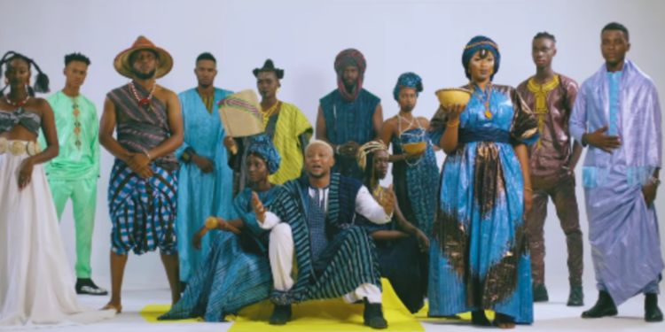 Musique : Djanii Alpha met en avant ses racines dans “Amkoulel”, son nouveau clip vidéo !