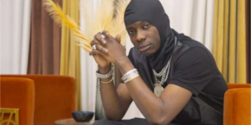 Sidiki Diabaté s’essaye en Soussou, et exprime sa gratitude au peuple Guinéen (Clip)