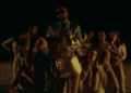 Fally Ipupa s’enjaille avec sa bien-aimée dans “100”, son nouveau clip !