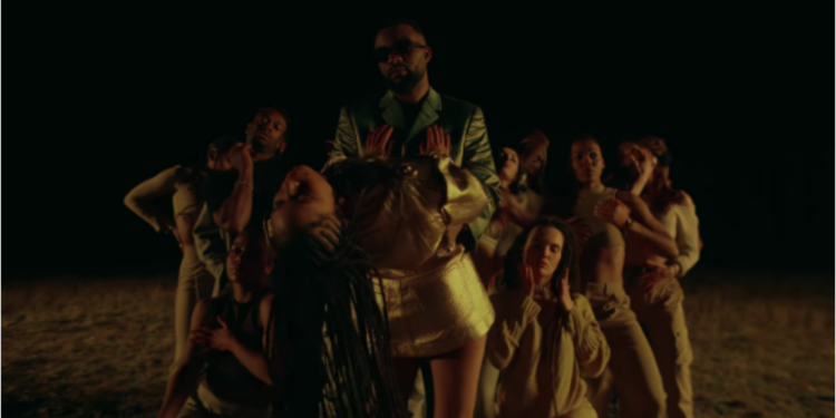 Fally Ipupa s’enjaille avec sa bien-aimée dans “100”, son nouveau clip !