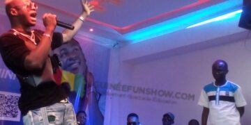 “Sensegnira & Sininka” : En attendant sa dédicace, Gwada Maga offre une prestation de dingue !