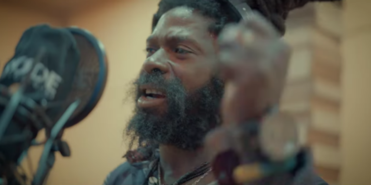 Takana Zion s’impose avec “Again”, son nouveau clip explosif (Clip vidéo)