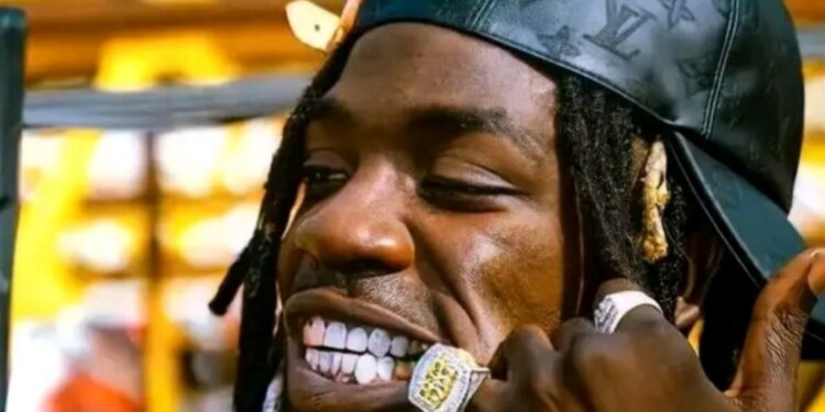 Avec “KMT” : le Guinéen d’origine, Gazo se classe 1er du top 10 Albums en première semaine… (SNEP)