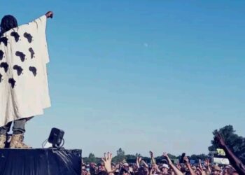 Après son passage au MTELUS, Tiken Jah Fakoly enrichit son parcours avec une nouvelle récompense obtenue au… !