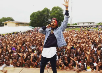 En concert au Palais de la Culture d’Abidjan : Safarel Obiang reçoit le soutien de Carmen Sama & A’SALFO !