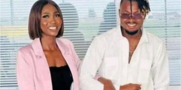 Loin du buzz, Cam’s de nouveau en couple, officialise sa relation avec la reine de Banian (Vidéo)