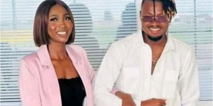 Loin du buzz, Cam’s de nouveau en couple, officialise sa relation avec la reine de Banian (Vidéo)