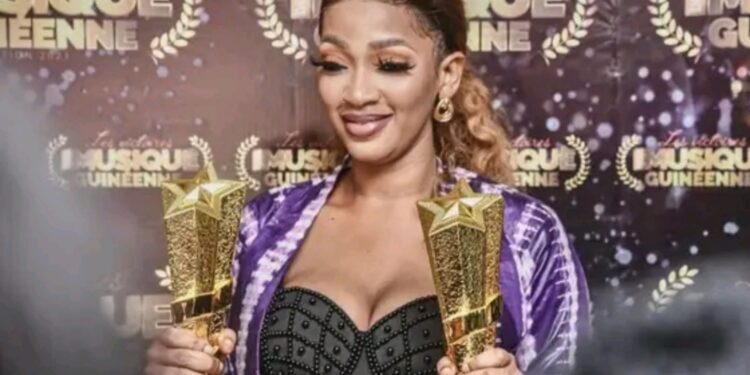 DjélyKaba Bintou : « Je suis un cadeau pour la musique… »