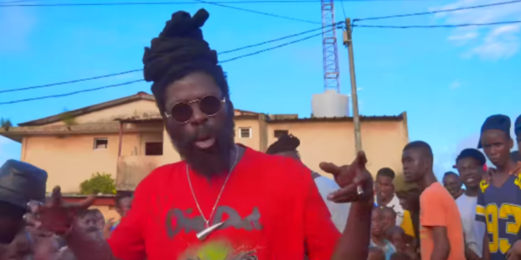 Takana Zion s’arme bien contre ses détracteurs dans “Wo Erasamba…”, son nouveau clip !