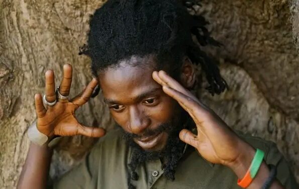 Takana Zion est-il un grand consommateur de “l’herbe” ? : découvrez sa très surprenante réponse…