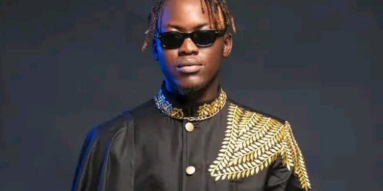 Youtube : King Alasko millionnaire en vues avec son clip “Koumi”, dans lequel sa bien-aimée joue le rôle…