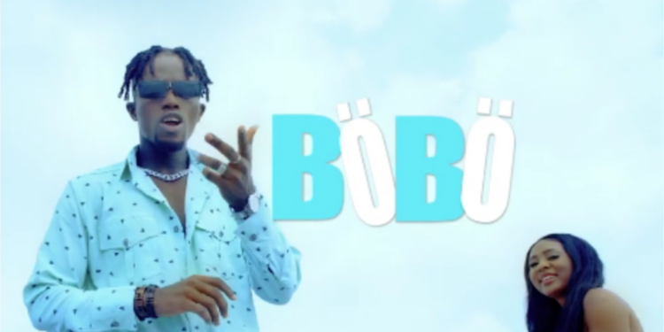 Petit Ousté revient avec « Böbö », un nouveau clip plus joyeux et sentimental !