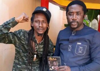 EP “La part du lion” : Élie Kamano s’offre des CD autographiés de l’artiste Aly Baba !