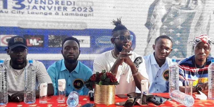 Araphan DJ présente à la presse “Sitigakol”, un nouveau clip chaud bouillant !