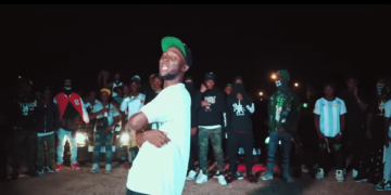 Young B nous envoie le puissant clip “Donkanoma”, son comme cadeau du nouvel an !