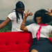 [Clip] : Azaya & DjélyKaba Bintou surprennent leurs fans avec “Nous Deux”, cadeau pour Saint-Valentin !