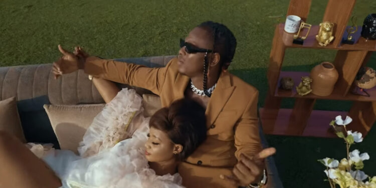 Vidéo : Lil Sacko possédé dans jolie nana